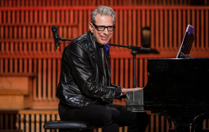 Jeff Goldblum performs at the Sendesaal des rbb in Berlin, Germany. (Photo by Frank Hoensch/Redferns)