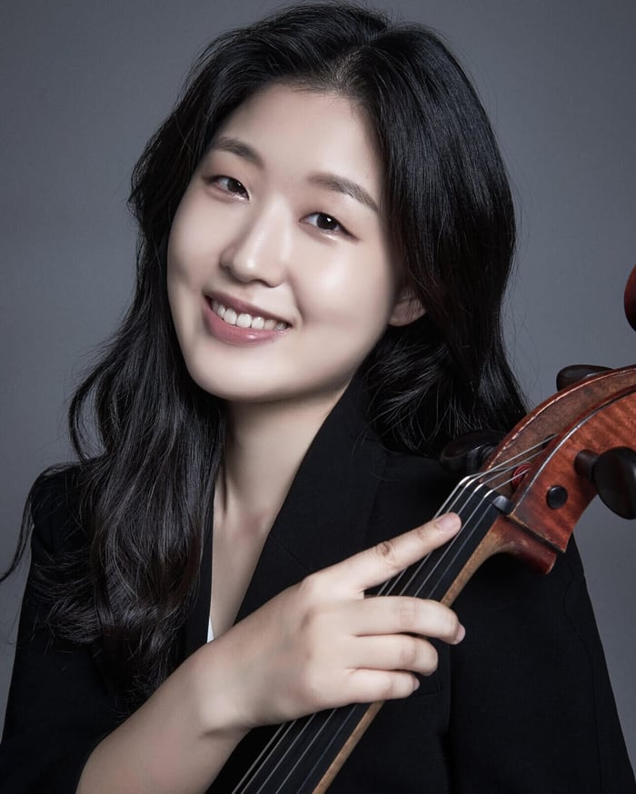 Ju Hyeon Kim with cello