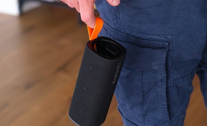 A group of Xiaomi Sound Play speakers lighting up in sync