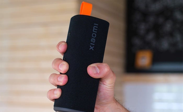 Xiaomi Sound Play charging via USB-C port