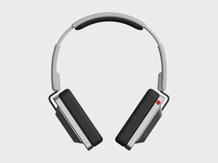 Elliptical earcup cutout providing ergonomic fit