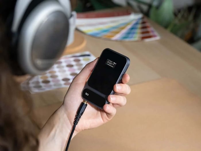 Khadas Tea Pro DAC with iPhone attached