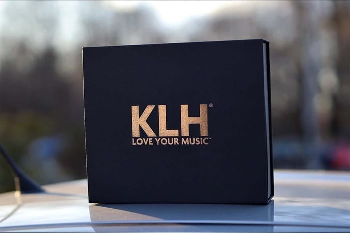 KLH Ultimate One carrying case and cable