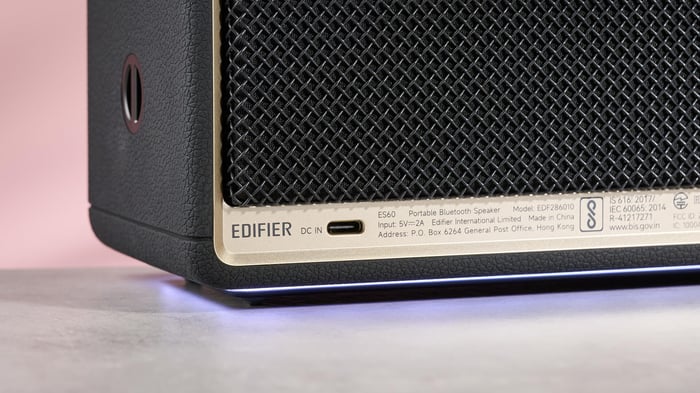 Edifier ES60 Bluetooth Speaker close-up design
