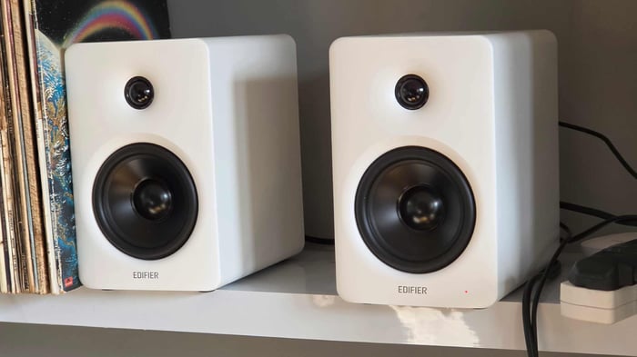 Testing Edifier M90 speakers