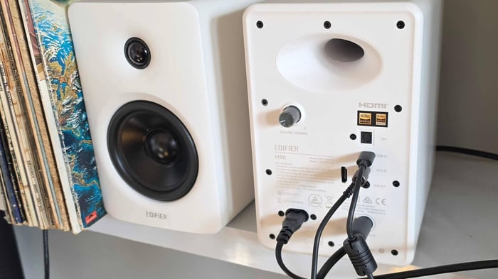 Compact Edifier M90 speakers come in classic black or white