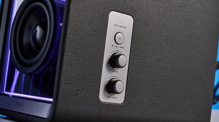 Edifier QR65 with smartphone Bluetooth connection