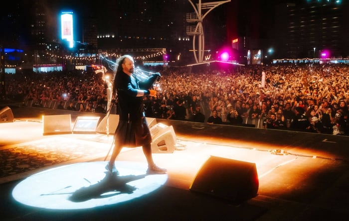 KoRn performing at Sick New World 2026. CREDIT: Steve Thrasher