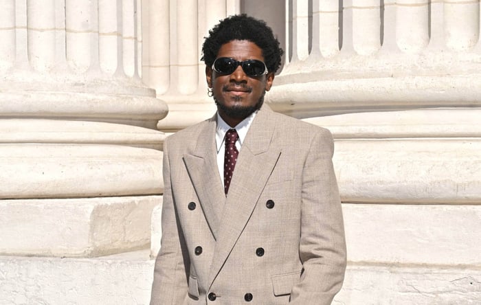 Labrinth performing in Paris 2025
