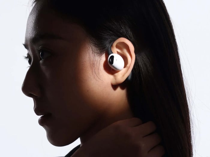 Lightwear Earbuds angled view
