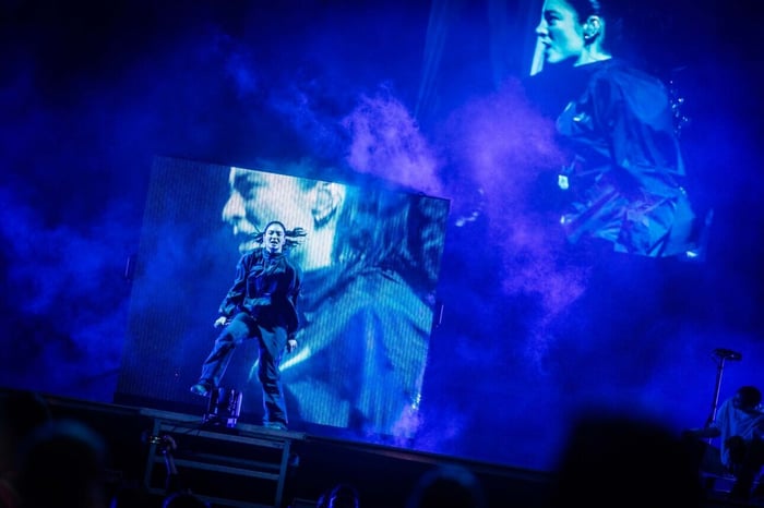 Lorde captivating the crowd during her Governors Ball set