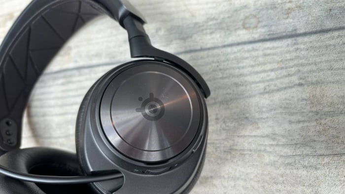 Arctis Nova Pro Design