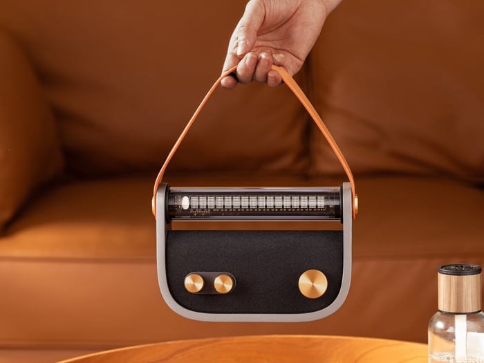 Luna Audio speaker handbag perspective view