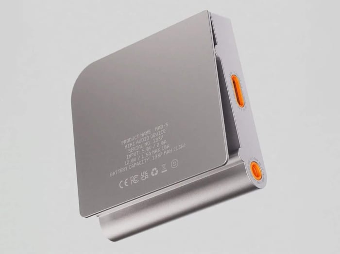 Close view of the MAD-5’s front control layout