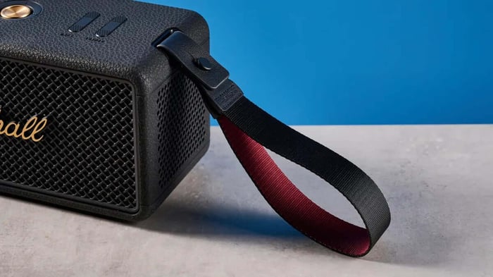 Simple controls put power in your hands, with bass and treble adjustments right on the speaker.