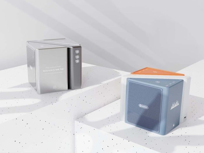 Design color variations of Merge speaker