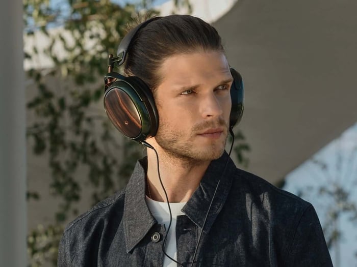 Metallic green magnesium frame of the Strada headphones