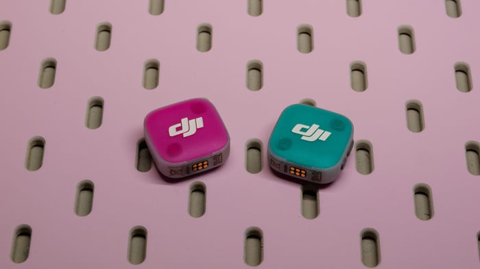 DJI Mic Mini 2 transmitter and receiver showing clip and connections