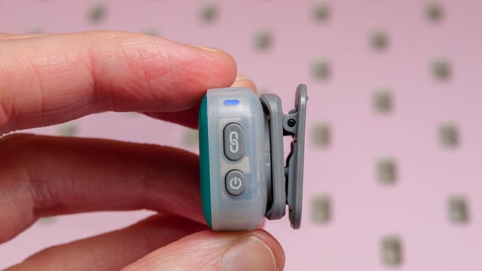 Compact mobile receiver designed for smartphones