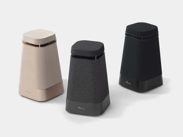 Detailed view of Mirage Onda speaker design