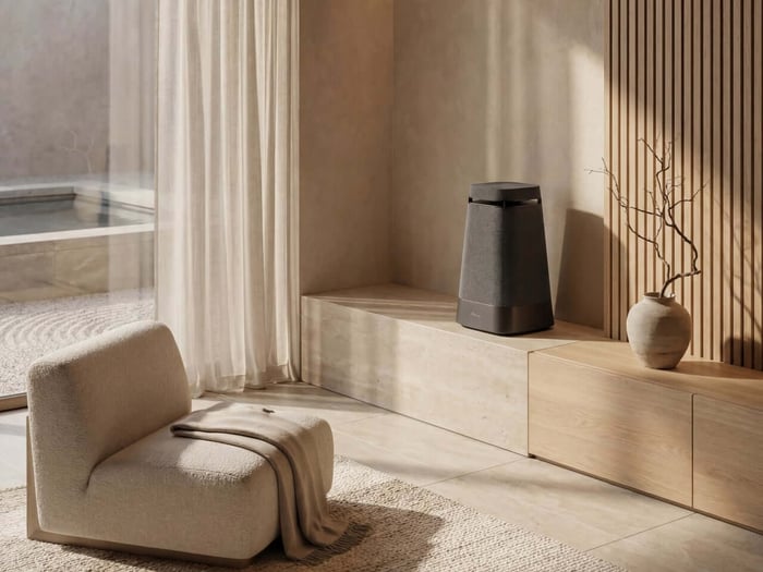 Mirage Onda omnidirectional speaker concept showing sleek design