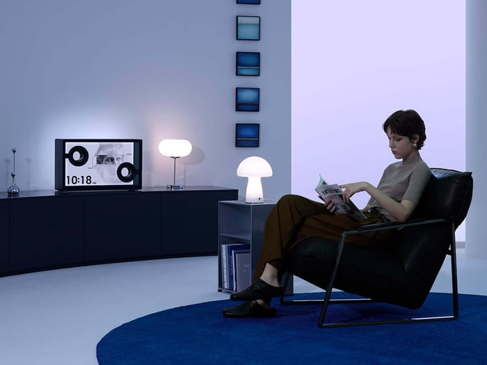 The elegant design hides robust audio hardware for an immersive sound experience.