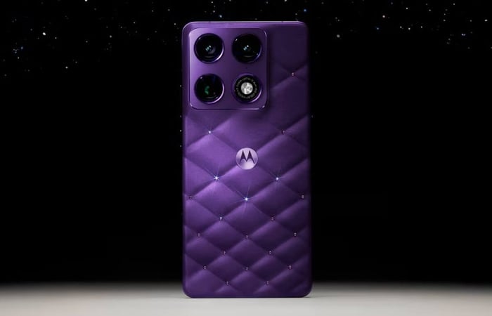 Moto Buds 2 Plus headphones adorned with Swarovski crystals on case and earbuds