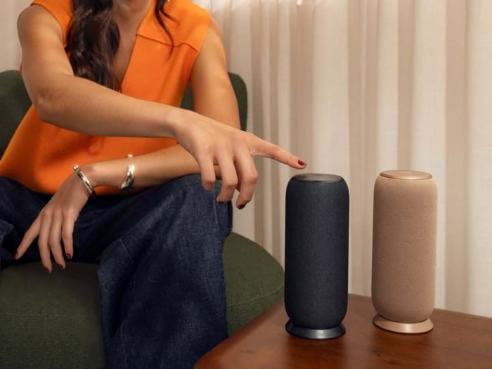 Close-up of the moto sound flow speaker showcasing its fabric texture and cylindrical shape