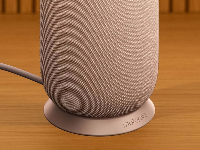 Side angle showing the moto sound flow’s sleek and simple design