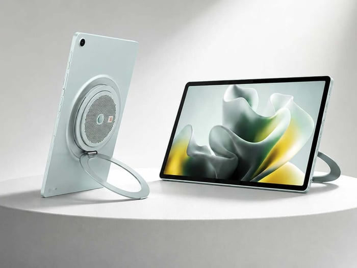 Close-up on the tablet’s display and speaker layout