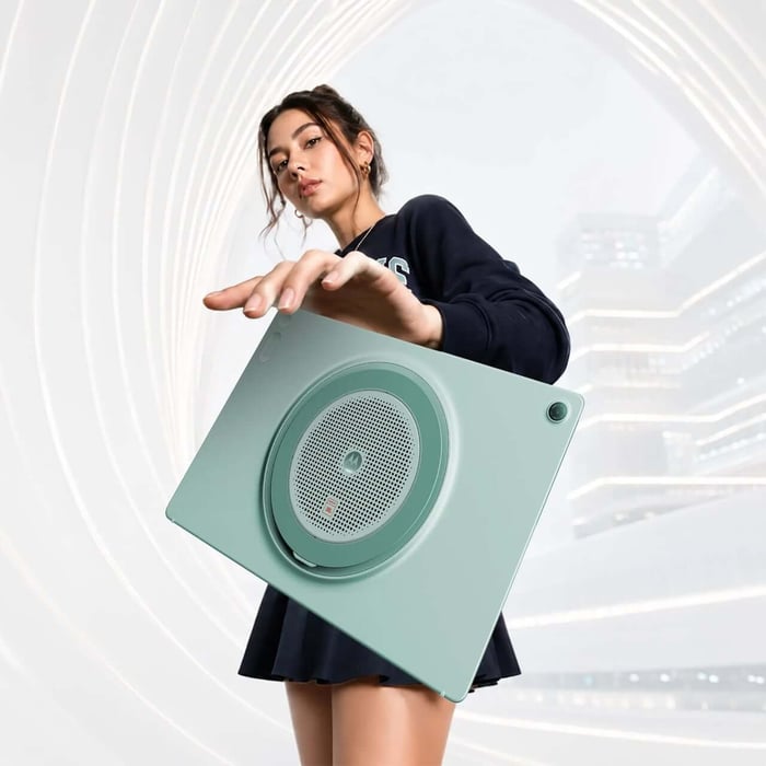 Rear view of the Moto Pad 70 Groove showcasing the speaker ridge and sleek finish