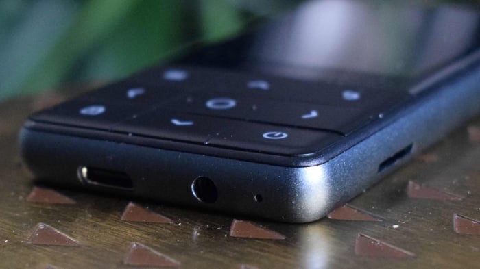 Simple interface focused on music playback.
