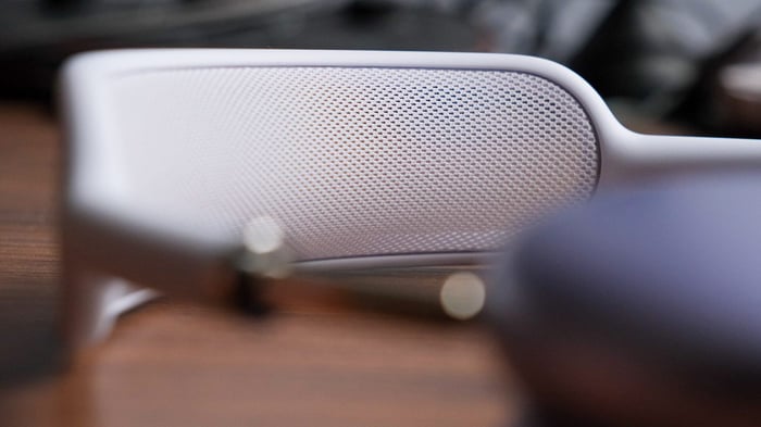 Apple AirPods Max 2 showcasing smart features