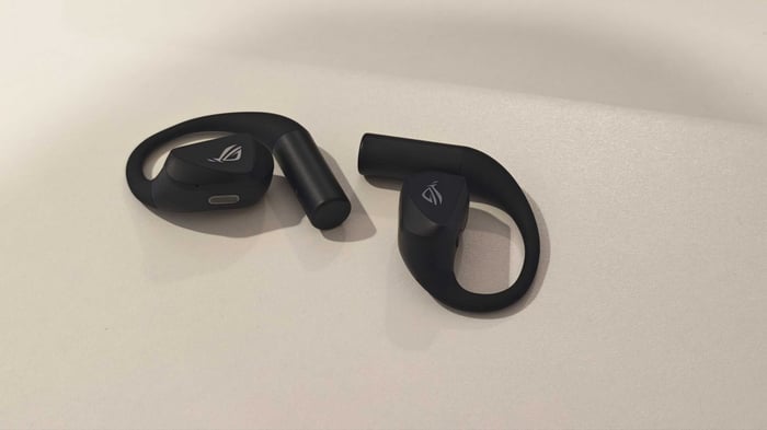 The awkwardly large case and bulky design might put some users off.