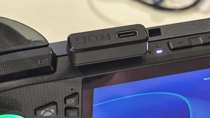 Close-up highlights of the Asus ROG Cetra Open’s striking design.