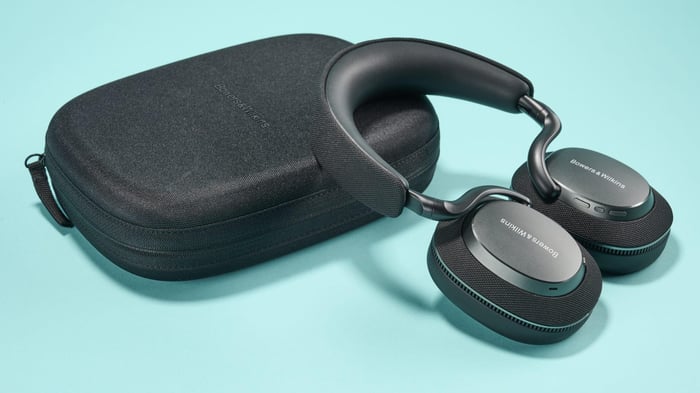 Bowers & Wilkins Px7 S3 headphones close-up