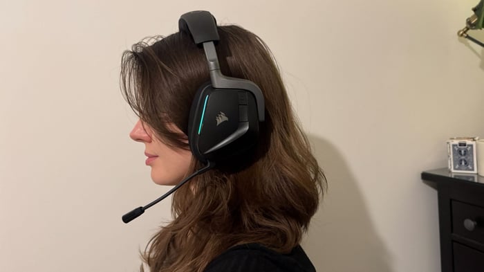 In the trenches with the Void v2 MAX during extensive gaming sessions.