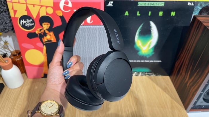 Sony WH-CH520 delivers epic battery and good sound for budget buyers.