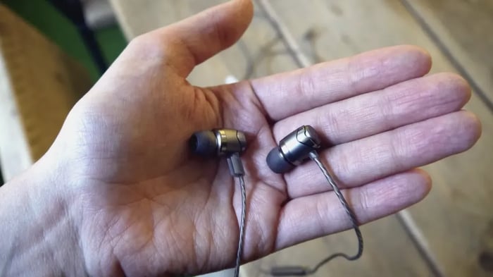 SoundMagic E11C Full
