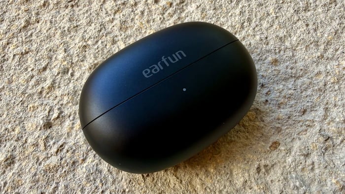 Earfun Clip 2 worn during outdoor workout