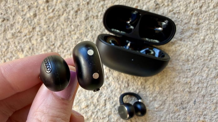 Earfun Clip 2 playing music outdoors