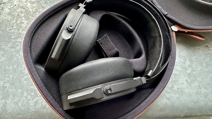 FiiO FT5 planar headphones showcasing rich sound delivery