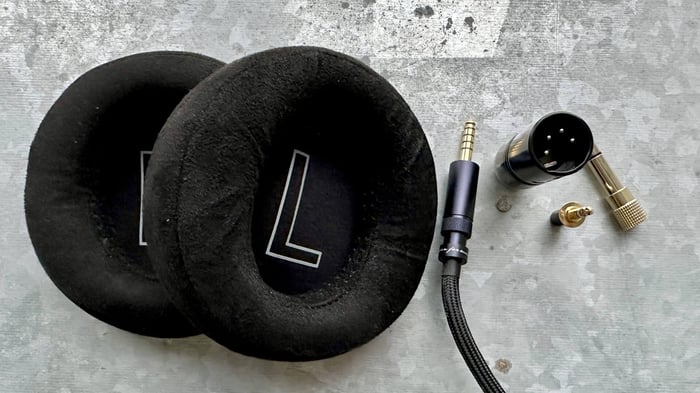 Close-up detail of FiiO FT5 earcup and headband