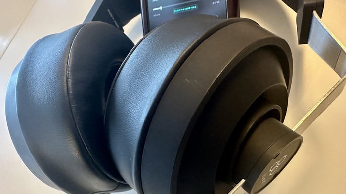 Final Audio DX3000CL with cable and connectors in focus