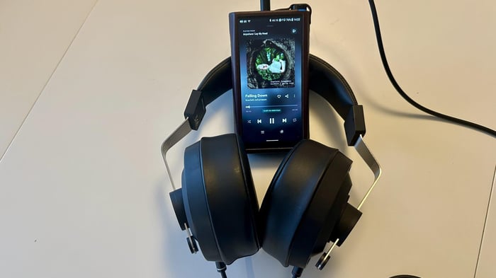 Close-up of DX3000CL resin ear cup with fiberglass texture