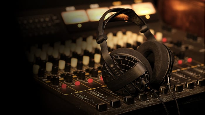 Head(amame) Pro headphones gaining attention at the CanJam headphone event