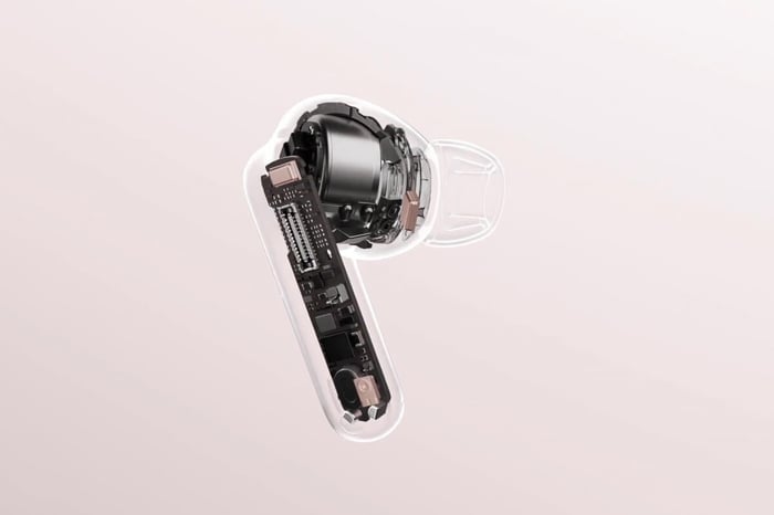 Huawei FreeBuds 7i Earbuds Detail