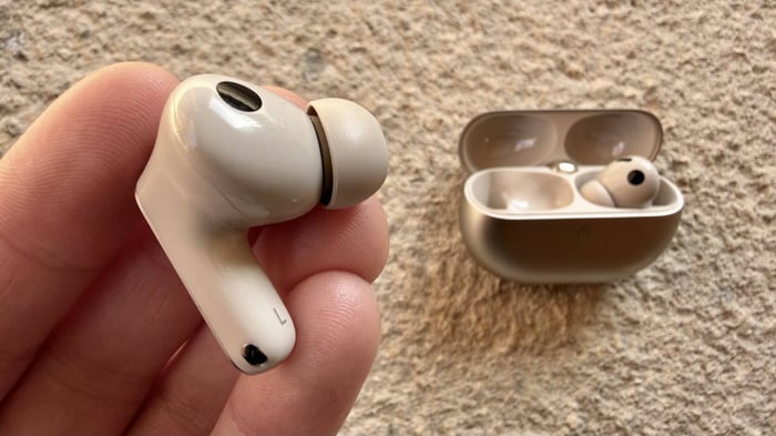 Four sizes of silicone ear tips ensure a perfect fit