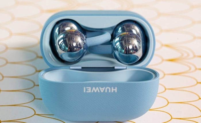 FreeClip 2’s unique earring-style clip changes the earbud game