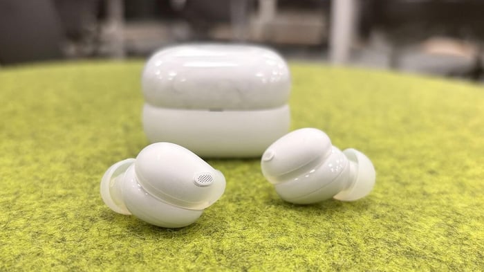 Lightweight noise-cancelling earbuds perfect for active lifestyles